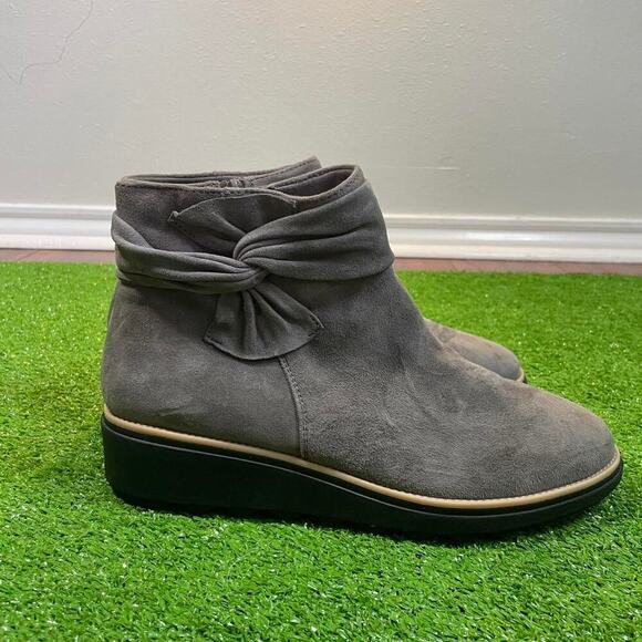Clarks Women Size 10 Suede Ankle Boots Comfort Wedge Zip Pull On - Picture 1 of 8